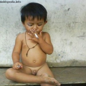 Indian-Child-Baby-Smoking-Cigarette-Funny-pics